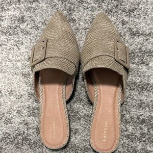 New Halogen Raffia Textured Beige Flat Mules w/side Buckle 9.5m- in original box